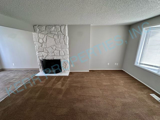 Photo - Charming 3-Bed Duplex in Gresham with Spacious 1100 Sq Ft Layout!