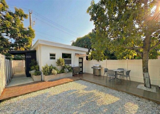 Building Photo - 220 NW 126th St Unit B