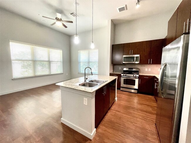 Building Photo - 2525 McCue Rd Unit 427 Rental