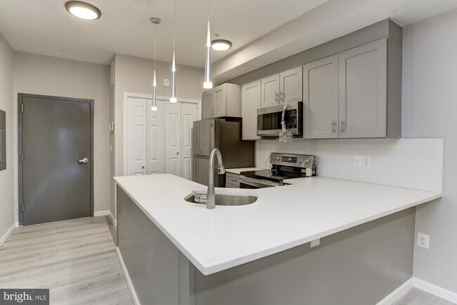 400 N Highland Ave Unit 204