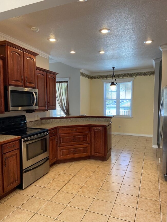 Photo - Beautiful Custom 3 bedroom, 2.5 bath home for lease in Poplar Bluff