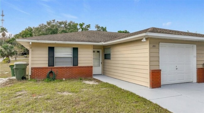 Building Photo - 201 Fern Ct