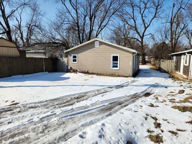 Photo - Spacious 2-Bedroom, 1-Bathroom Home AVAILABLE NOW!!