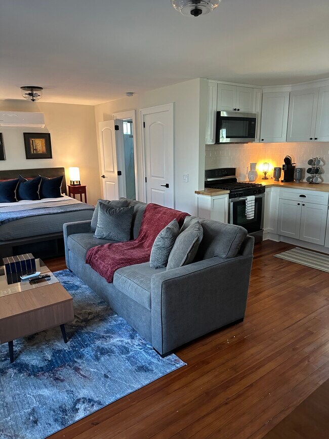 Photo - 2000 Rugby Ave Unit Cottage