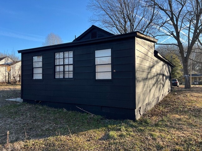 Photo - Beautiful 3 bedroom 1 bath
