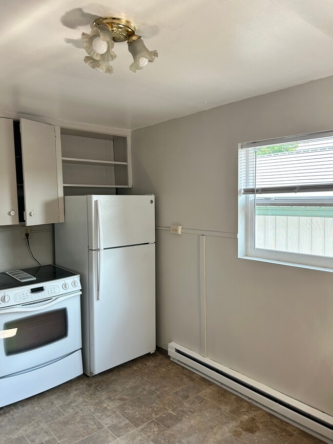 Photo - 418 E 1st St