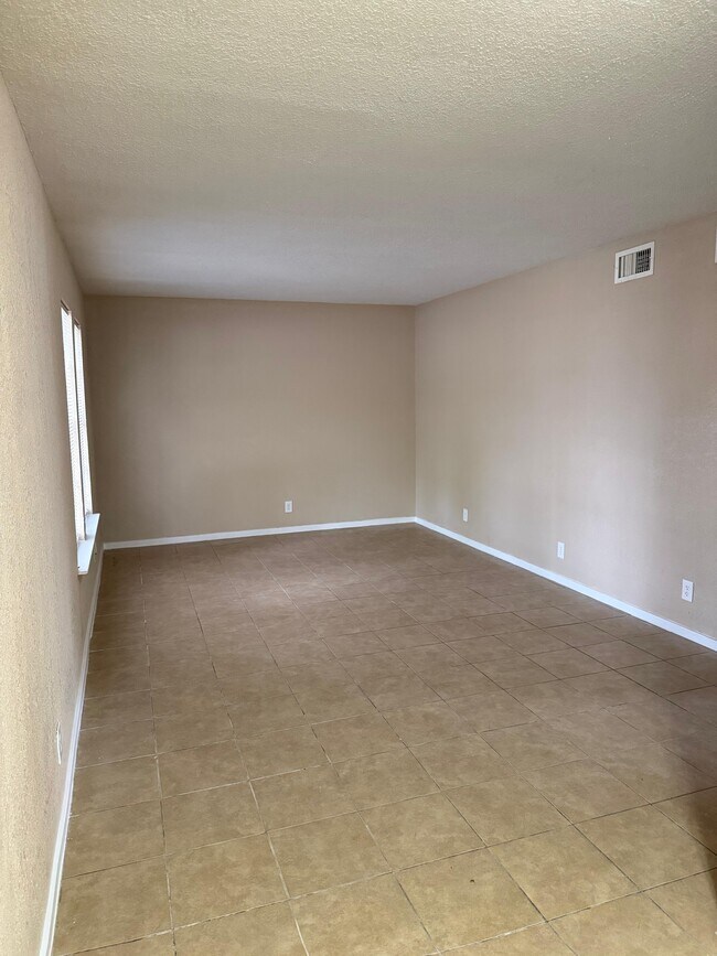 Photo - 8000 Winsford Dr