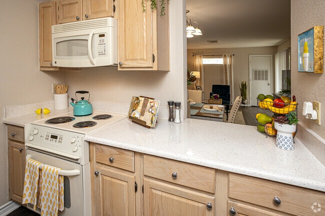1BR, 1BA - 735SF