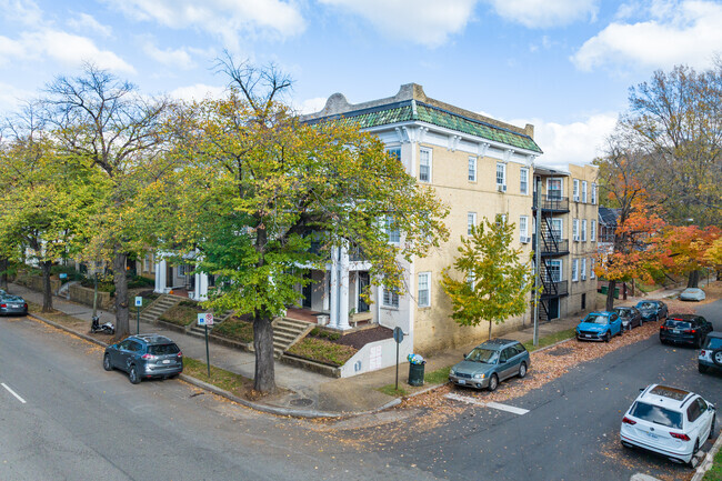 Building Photo - South Arthur Rental