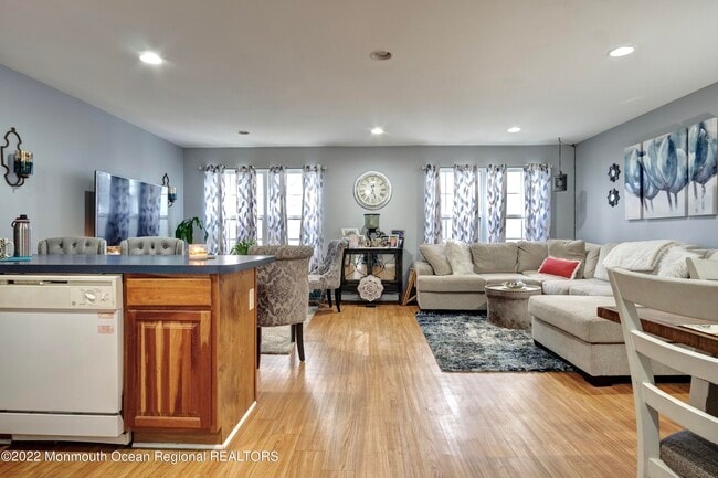 Photo - 590 Beachway Ave