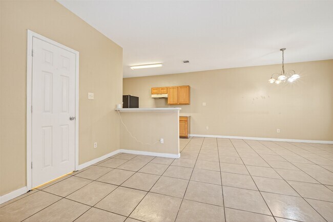 Photo - 15515 Waldron Cir Unidad B