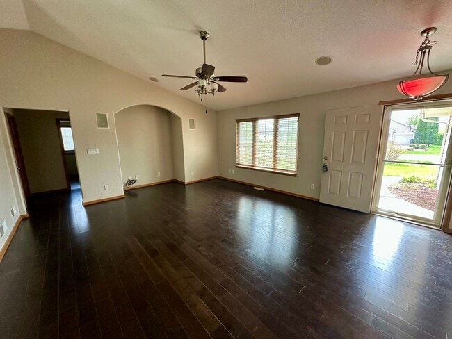 4 Bedroom Single Family with movie theater... - 4 Bedroom Single Family with movie theater... House