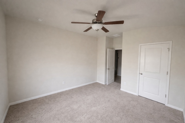 Photo - 300 Low Bramble Dr