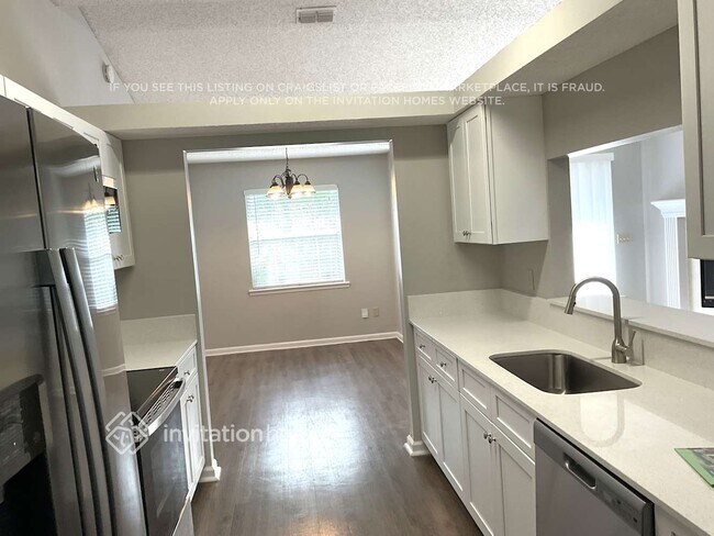 Photo - 1995 Hovington Cir W