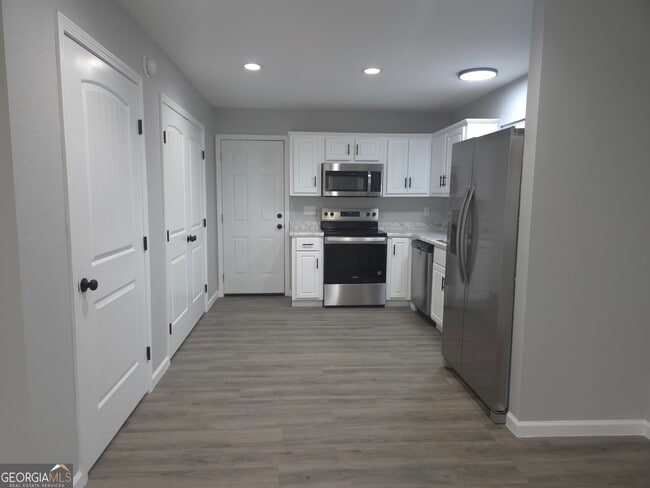 Photo - 401 E 7th St