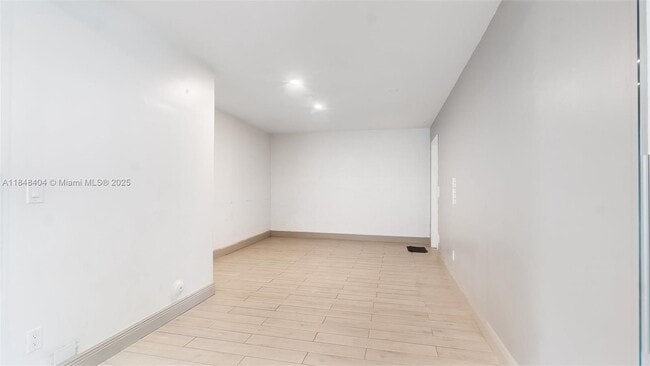 Photo - 909 Garnet Cir