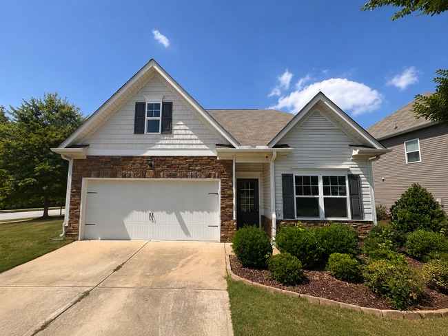 Building Photo - Modern 3B home with screened porch & private fence backyard.