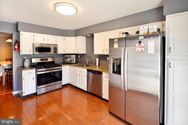 Photo - 110 Treymore Ct