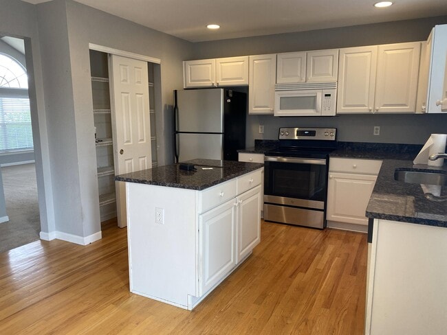 Photo - 11960 Meadowood Ln