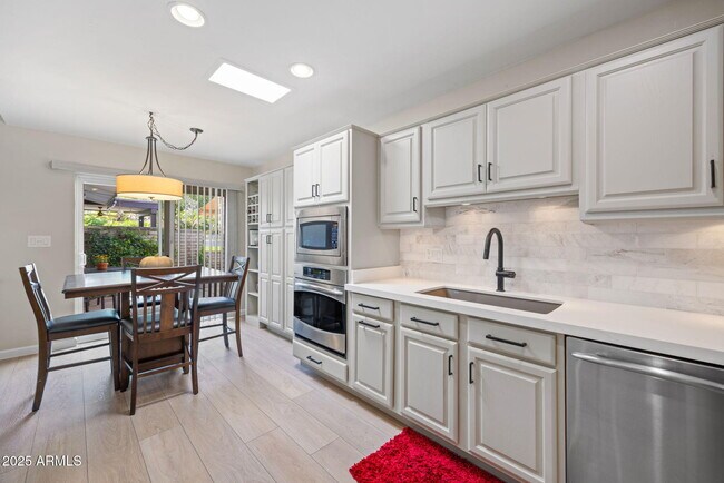 Photo - 4800 N 68th St