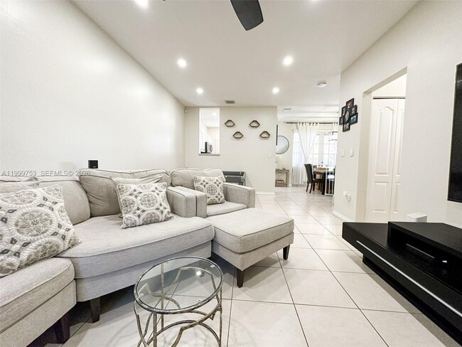 Photo - 130 Riverwalk Cir