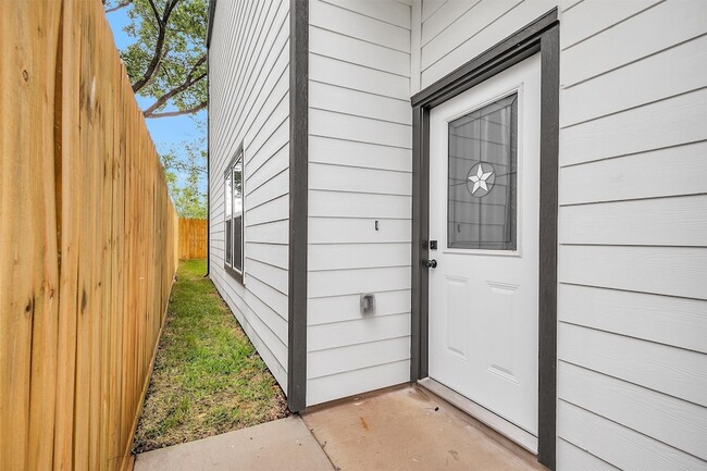 Photo - 6918 Dumble St