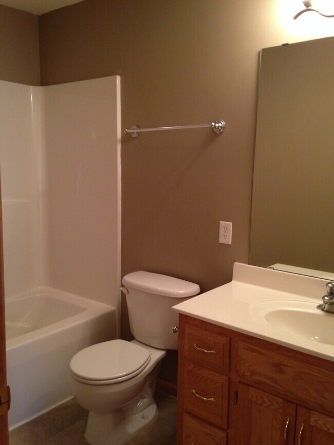 Photo - 2106 Linden Trail