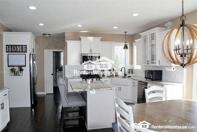 Photo - Available May 1 - Beautiful 5 Bedroom Home 4 bath executive home in Shakopee