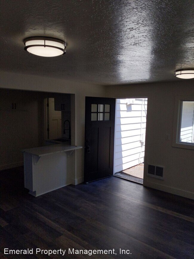 2 br, 1 bath House 3074 Sorrel Way 1/2 Rental For Rent in Eugene, OR