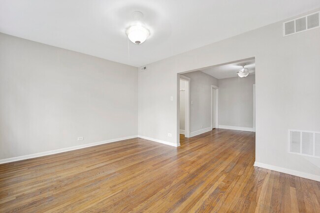 Photo - 2651 N Marshfield Ave