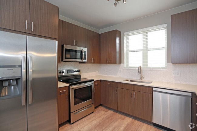 2HAB, 2BA - E - Elevate at Pena Station