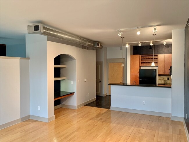 Building Photo - 1901 Post Oak Blvd Unit 4405