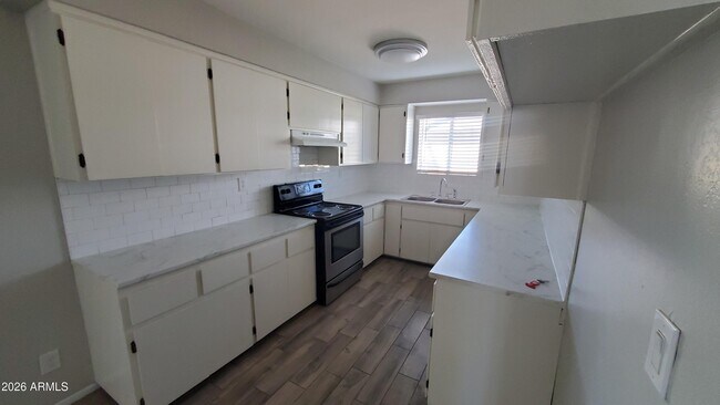 Photo - 905 N Ocotillo Dr