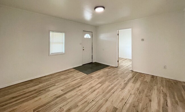 Photo - Spacious 2-Bed 1-Bath House