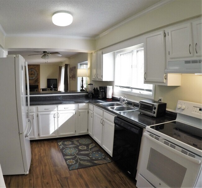 17 Racquet Club Rd Unit Courtside Condos