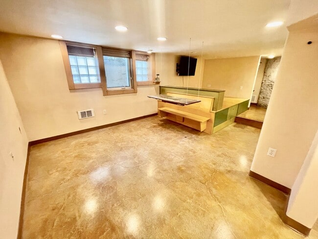 Building Photo - 3001-3007 SE Belmont St. Unit 3001B - Stowaway