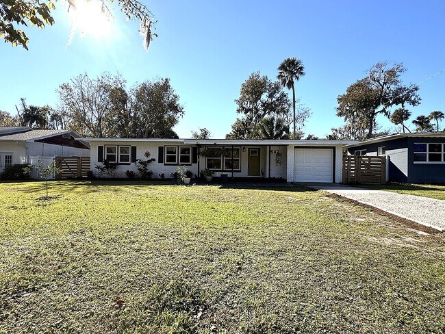Building Photo - Charming 3-bedroom, 2-bathroom home