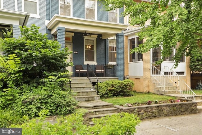 Photo - 1813 Bay St SE