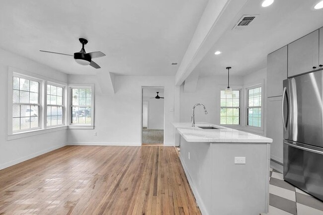 Building Photo - 188 Georgia St Rental