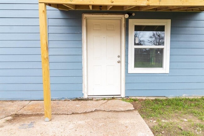 Building Photo - 3615 Legion St Rental