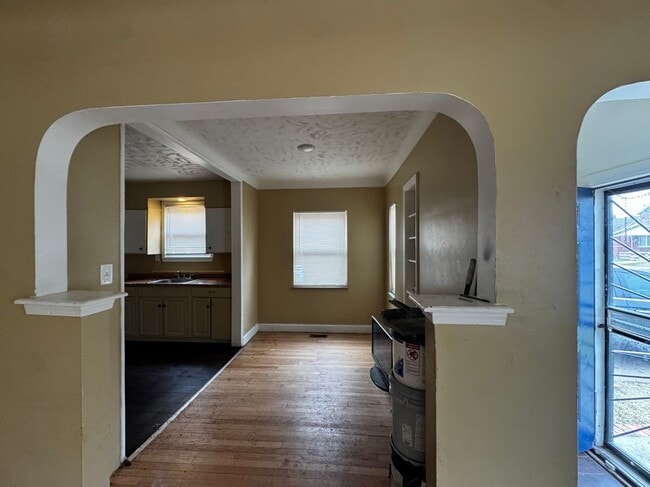 Photo - 19164 Westphalia St