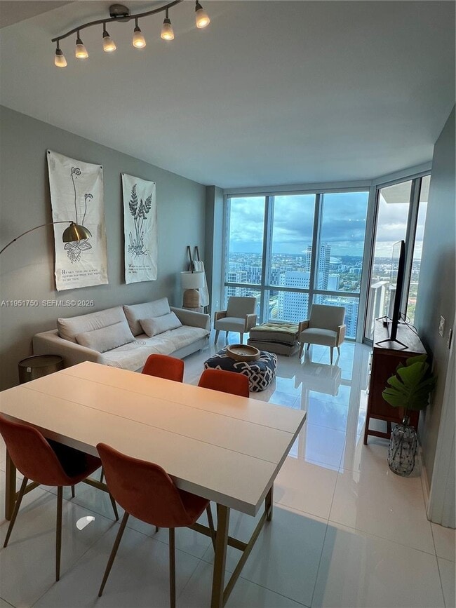 Photo - 851 NE 1st Ave Unidad 3006