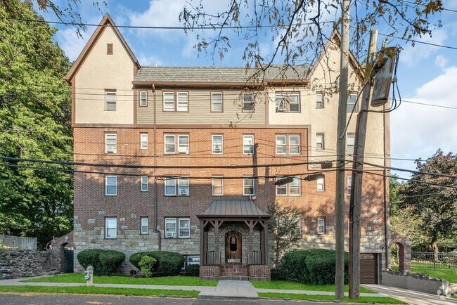 Building Photo - 10 Oakridge Pl Unit 2D Rental