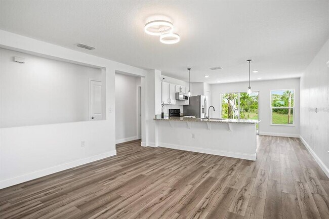 Photo - 212 Miles Ct