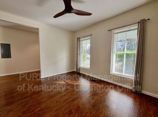 Photo - 611 N Broadway