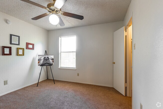 2BR, 1.5BA - 1,048SF - Bedroom
