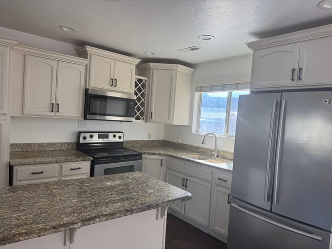 Photo - 1421 W 450 N