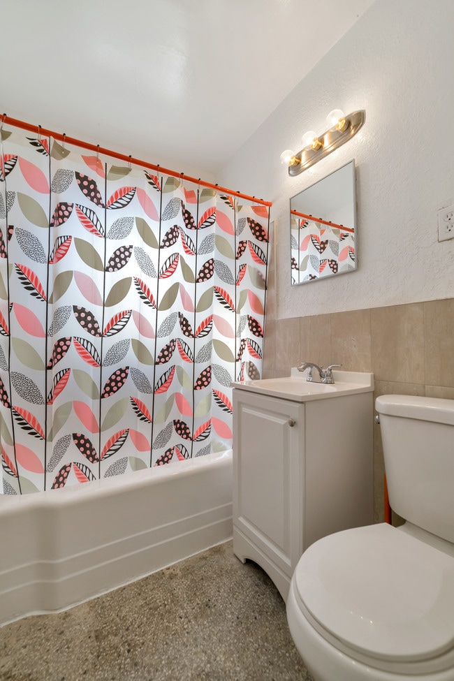 Photo - Lincoln Gardens