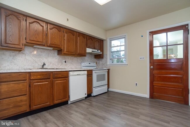 Photo - 123 Mill St