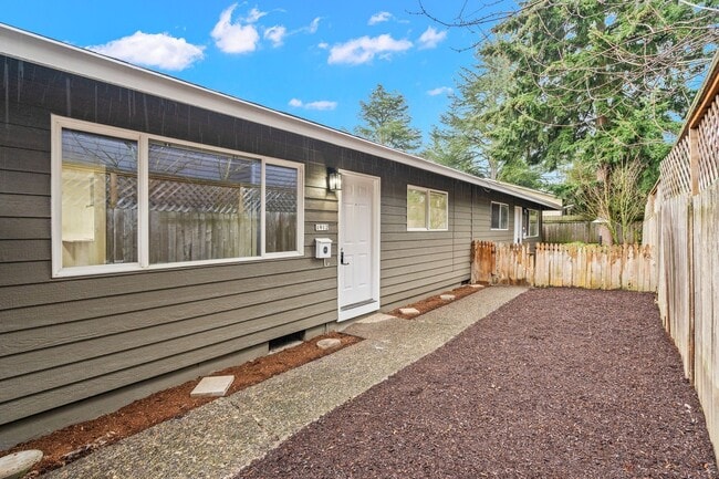 Photo - 1912-1914-1914 SE Tacoma St Unidad 1912